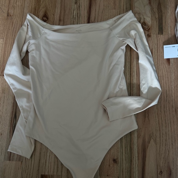 Nuuds Off the Shoulder Bodysuit - Picture 4 of 5
